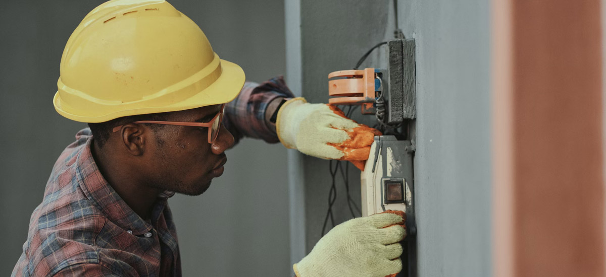 How to get your Electrical Contractors License in BC